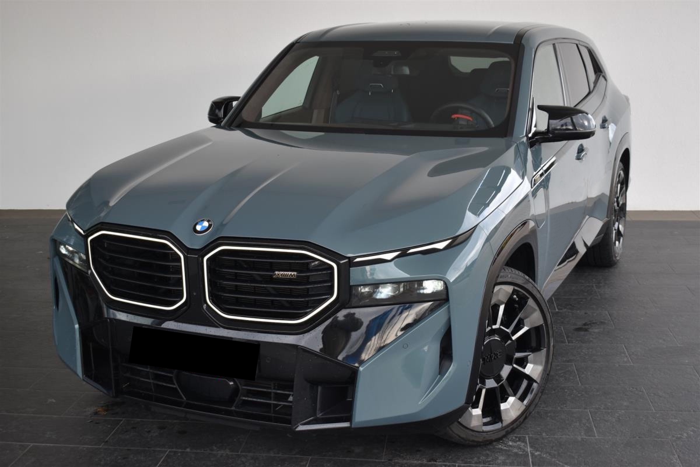 BMW XM | V8 biturbo hybrid 650 koní | české předváděcí auto | skladem | zelená specifikace | maximální výbava | super cena | nákup online na AUTOiBUY.com